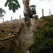  Pose de la canalisation en PVC Ø200 dans un terrain rocheux à forte pente