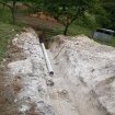  Pose de la canalisation en PVC Ø200 dans un terrain rocheux à forte pente 